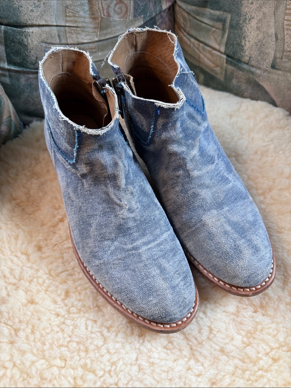 Matisse Blue Denim Ankle Booties with Frayed Collar in size 7.5